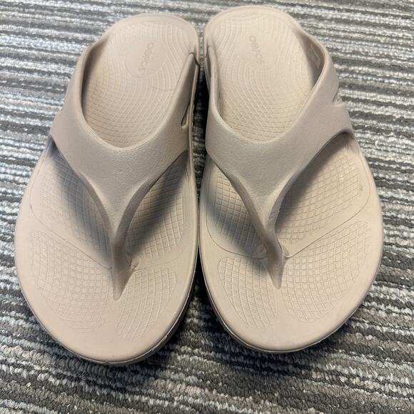 Oofos Nomad Beige Original Recovery Sandal Flip Flops Casual Workout Gym Leisure - Picture 2 of 8